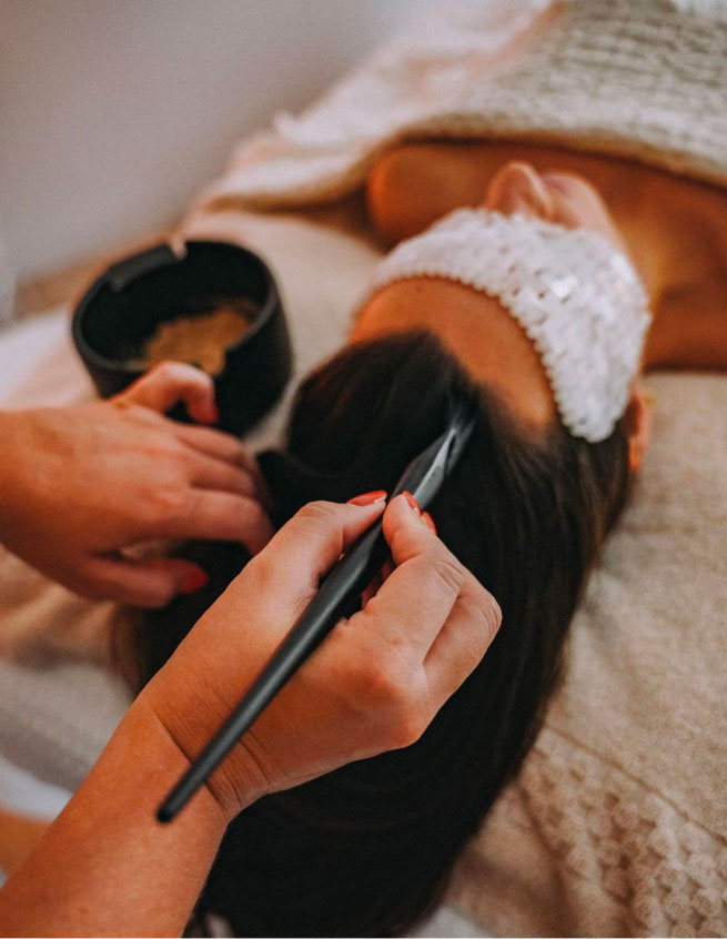 Soin du cuir chevelu personnalisé dans une cabine head spa